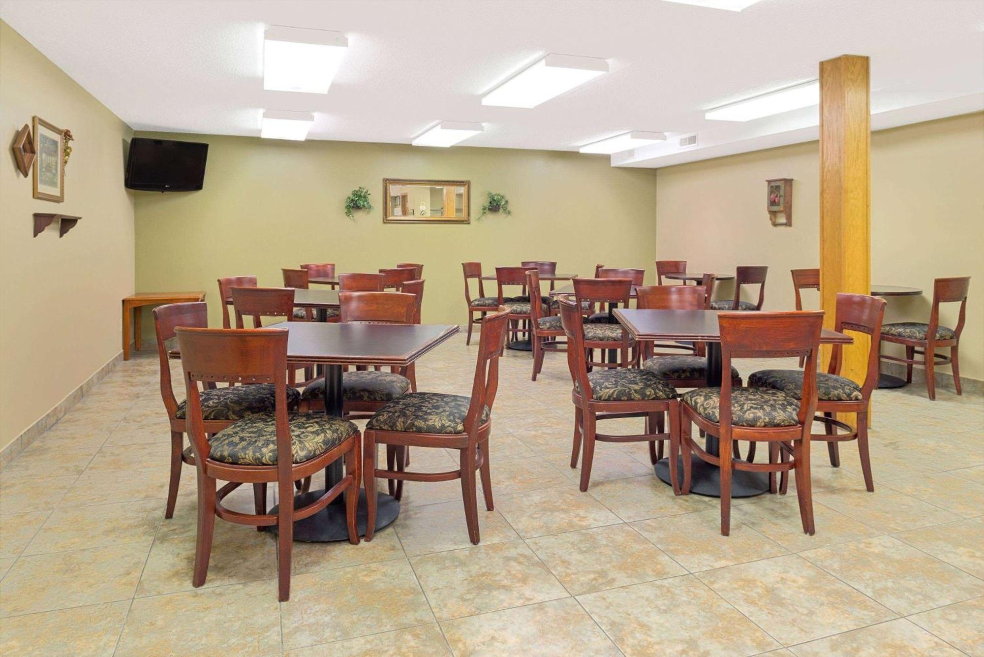 מלון Saint Clair Super 8 By Wyndham St. Clair Mo מראה חיצוני תמונה